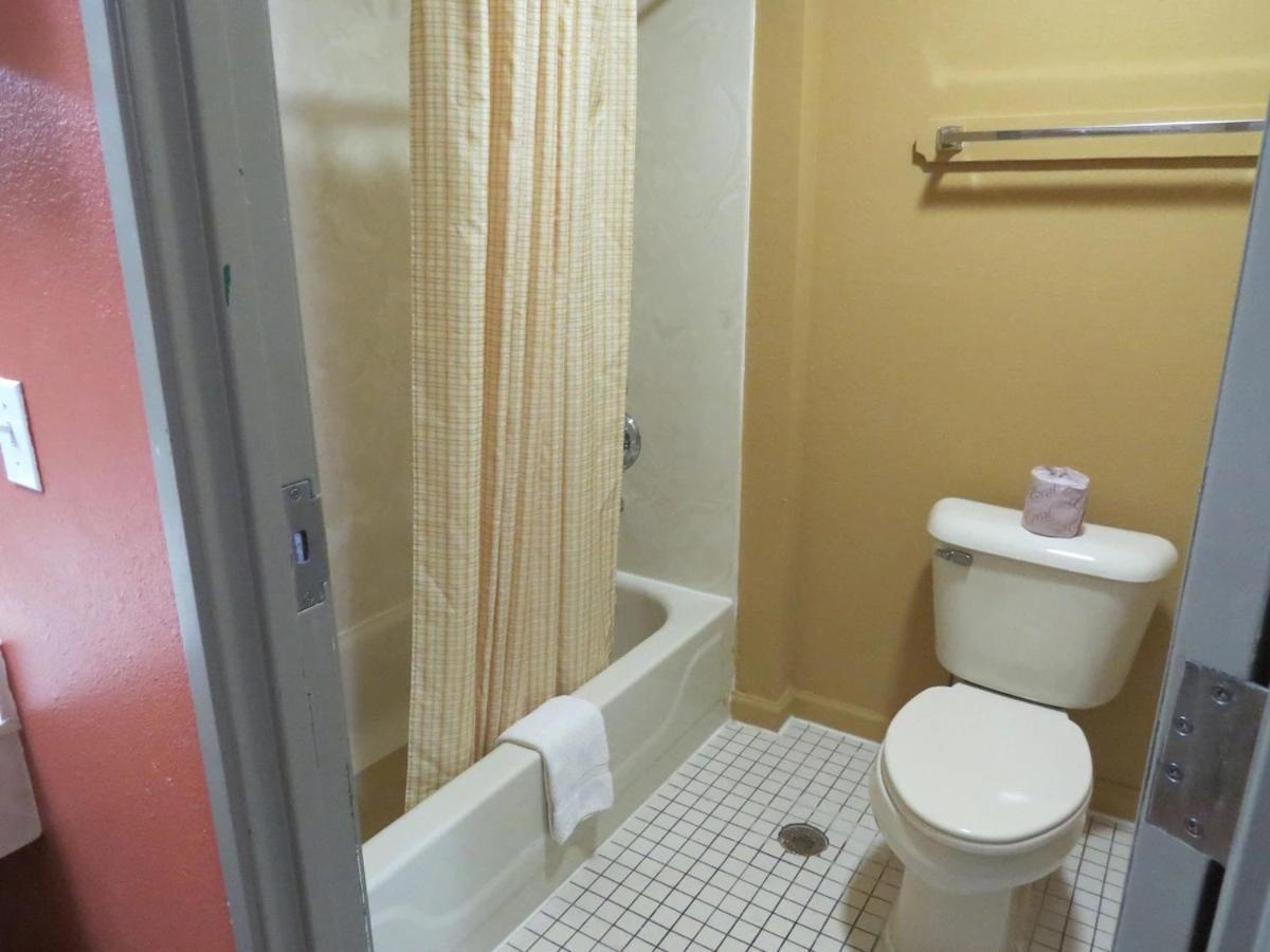 First Western Inn Caseyville Ngoại thất bức ảnh