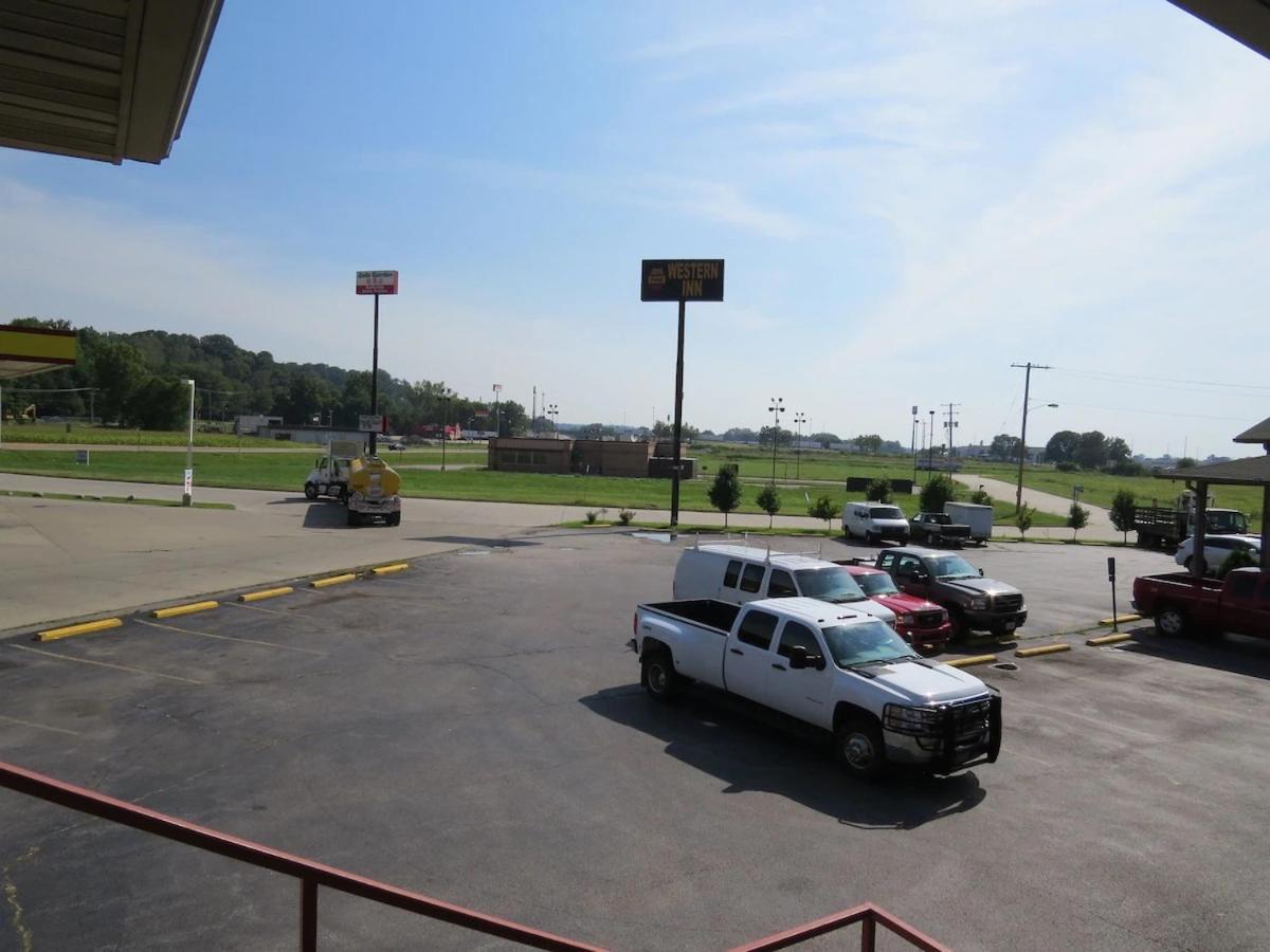 First Western Inn Caseyville Ngoại thất bức ảnh