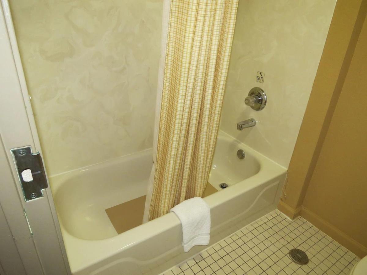 First Western Inn Caseyville Ngoại thất bức ảnh